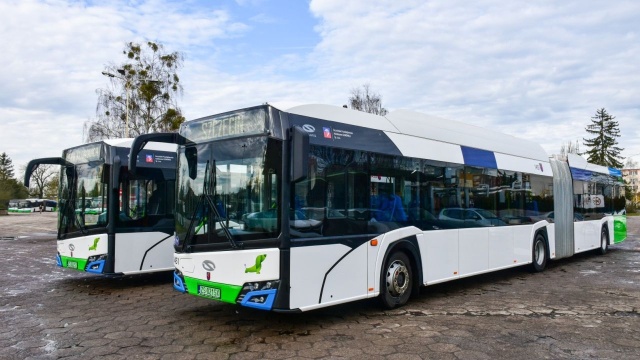 Dwa nowe elektryczne autobusy przegubowe są już w Szczecinie. Przeszły odbiór i wkrótce wyruszą na trasy.