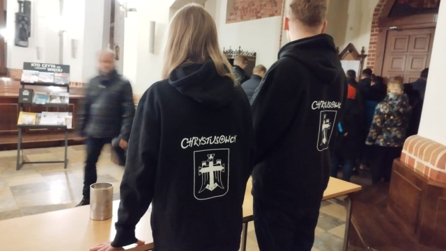 Parafianie ze Stargardu adoptują swoich księży i siostry zakonne. Adoptują - duchowo. Podjęte zobowiązanie to modlitwa w intencji wylosowanej siostry czy chrystusowca.