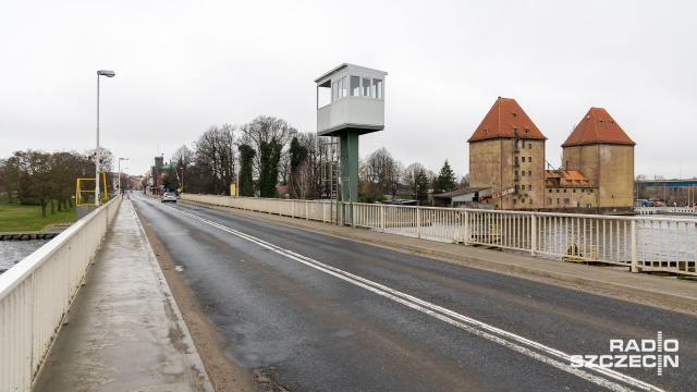 Most obrotowy nad Dziwną w Wolinie wciąż zepsuty - w przyszłym tygodniu ruszą prace naprawcze.
