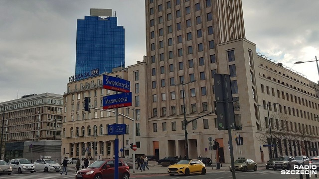 Telewizja Polska chce od byłych szefów Telewizyjnej Agencji Informacyjnej: Michała Adamczyka, Samuela Pereiry i Marcina Tulickiego zapłaty miliona trzystu tysięcy złotych za okupację siedziby przy placów Powstańców w Warszawie.