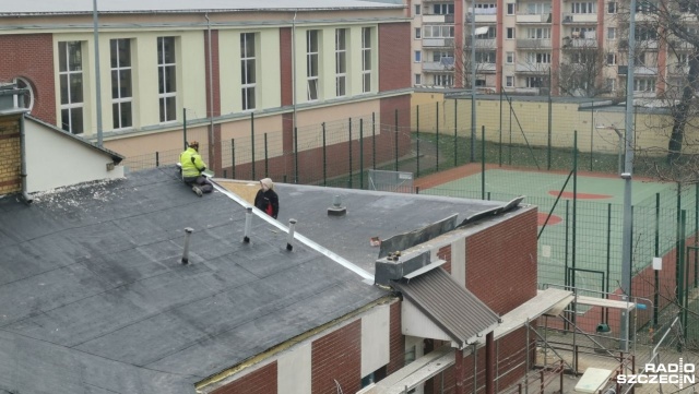 Panele fotowoltaiczne na dachu, wymiana ogrzewania i docieplenie ścian budynków. Dobiega końca termomodernizacja Szkoły Podstawowej nr 3 w Stargardzie.