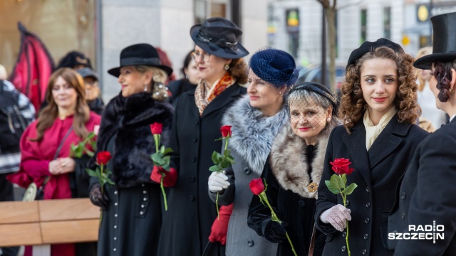 Moda retro w sercu al. Wojska Polskiego [WIDEO, ZDJĘCIA]