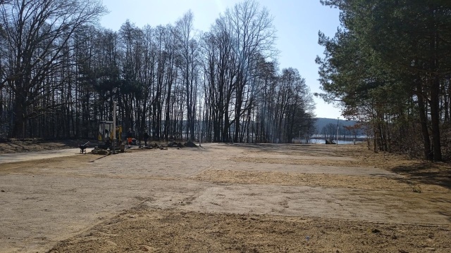 Kończy się rewitalizacja plaża przy Jeziorze Przybiernowskim. Niebawem miejsce będzie ponownie otwarte, ale już w zupełnie innej odsłonie.