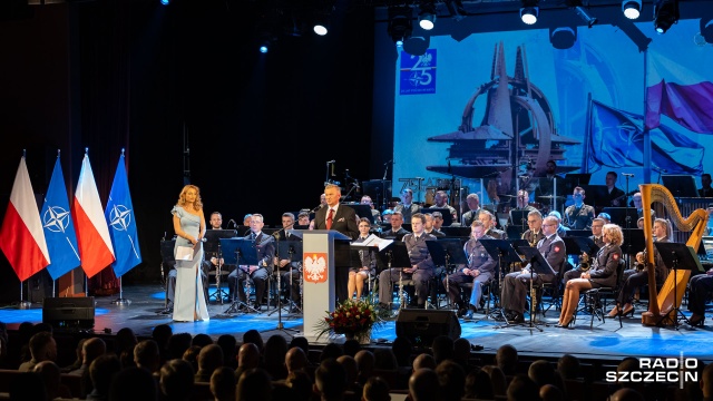 Minęło 25 lat od wstąpienia Polski do NATO. Z tej okazji w szczecińskim Teatrze Polskim wybrzmiał dziś koncert Reprezentacyjnego Zespołu Artystycznego Wojska Polskiego.