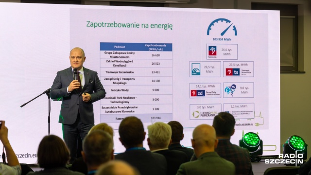 Szczecin stawia na odnawialne i samowystarczalne źródła energii - w Netto Arenie samorządowcy z całej Polski dyskutują na temat niezależności energetycznej dużych miast i gmin.