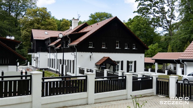 Dziś otwarcie Centrum Edukacji Ekologicznej nad jeziorem Szmaragdowym. Z tej okazji przygotowano piknik rodzinny połączony ze zwiedzaniem wyremontowanego zajazdu.