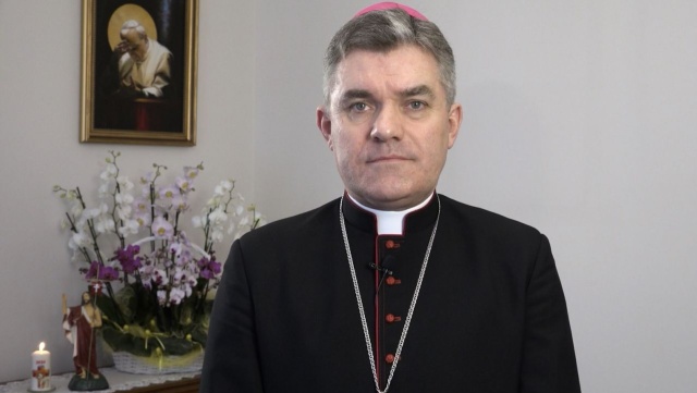Święta Wielkanocne to czas, w którym odkrywamy wartość wiary, przywołując wydarzenia, które te święta upamiętniają: Męka, Śmierć, Zmartwychwstanie Chrystusa - mówi biskup Zbigniew Zieliński.
