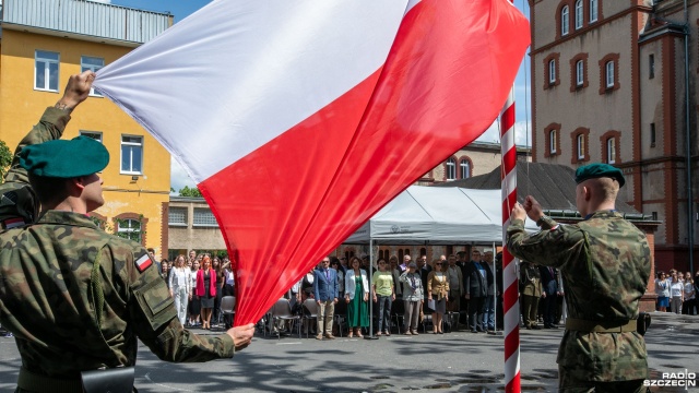 W przeddzień 76. rocznicy zamordowania rotmistrza Witolda Pileckiego, w Technikum Ekonomicznym przy ulicy Sowińskiego w Szczecinie odsłonięto pamiątkową tablicę.