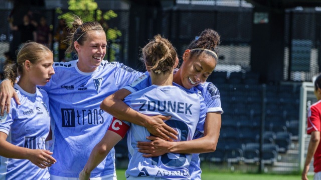 Piłkarki Pogoni zwycięstwem pożegnały się ze swoimi kibicami - szczecinianki w ostatnim w tym sezonie meczu Ekstraligi kobiet na własnym stadionie pokonały Pogoń Tczew 3:0.