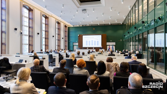 Nowi radni Szczecina rozpoczną we wtorek rozpatrywanie projektów uchwał - na 10 zaplanowano początek drugiej sesji Rady Miasta w nowej kadencji - pierwsza była posiedzeniem inauguracyjnym.