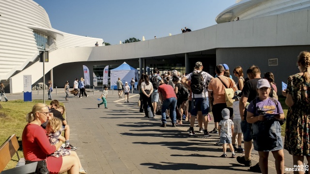 Baseny i zjeżdżalnie, strefa sportu, edukatorium i wiele innych atrakcji - Fabryka Wody została dziś oficjalnie otwarta.