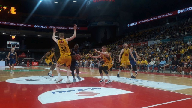 Trefl Sopot wygrał z Kingiem Szczecin 88:84 (24:23, 21:18, 22:18, 21:25) w piątym meczu finałowym ekstraklasy koszykarzy.