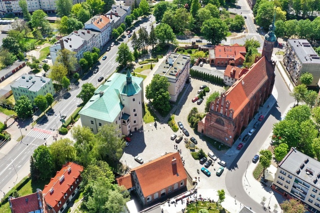 Trzynaście pochówków z okresu kultury pomorskiej znaleziono podczas wykopalisk na Starym Rynku w Słupsku.