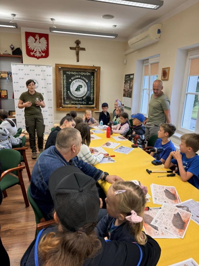 Wspólnymi siłami zbudowali budki dla nietoperzy i schrony dla jeży.