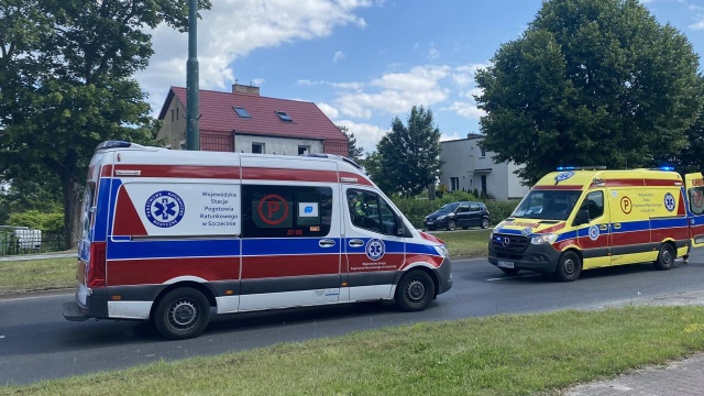 17-latka potrącona przez samochód na przejściu dla pieszych w Kołobrzegu. Do zdarzenia doszło po godzinie 15 na ulicy 6 Dywizji Piechoty.