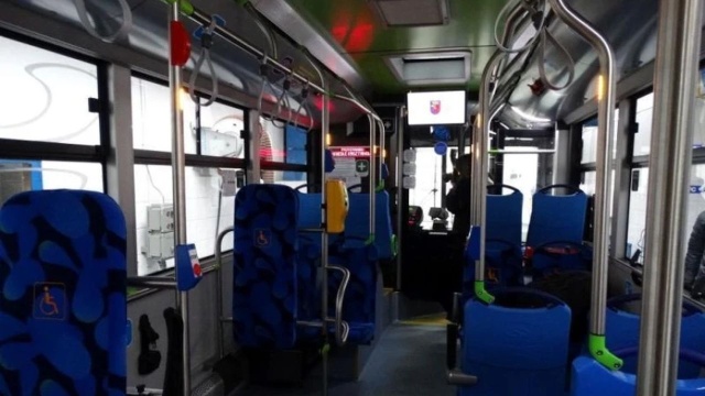Autobus 806 kursuje na Szpitalnej