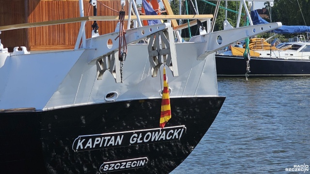 Żaglowiec Kapitan Głowacki zacumował w Marinie Trzebież. Stanął na swoim miejscu, skąd wypływał od 1967 roku.