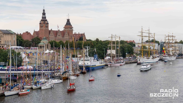 Tłumy na Wałach Chrobrego i Łasztowni. Za nami pierwszy dzień finałów regat The Tall Ships Races w Szczecinie.