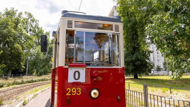 Na ulicach Szczecina można wypatrywać zabytkowych tramwajów. Z okazji finału regat The Tall Ships Races, turystyczna linia 0 kursuje nie tylko w niedzielę, ale również w sobotę.