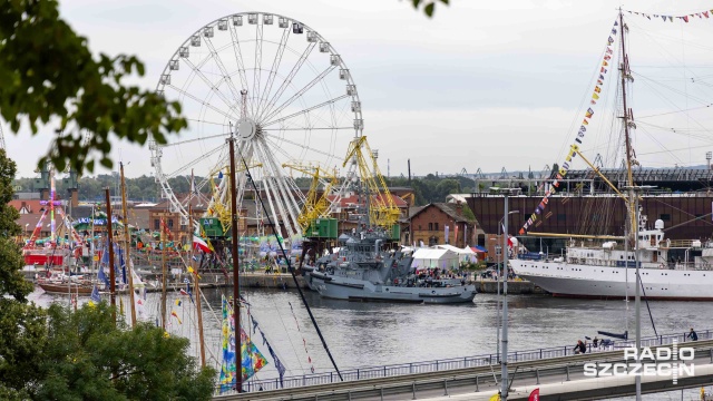 Karuzele, diabelski młyn i dom strachów to tylko niektóre z atrakcji, które znajdziecie w Holiday Parku na szczecińskiej Łasztowni.