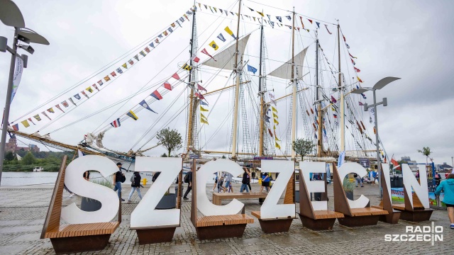 Mimo deszczu i iście morskiej pogody ostatni dzień finału The Tall Ships Races przyciągnął wielu odwiedzających.