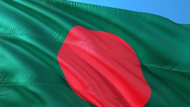 Gwałtowna zmiana władzy w Bangladeszu. Premier tego południowoazjatyckiego kraju Szejk Hasina zrezygnowała z pełnionej funkcji i uciekła za granicę.