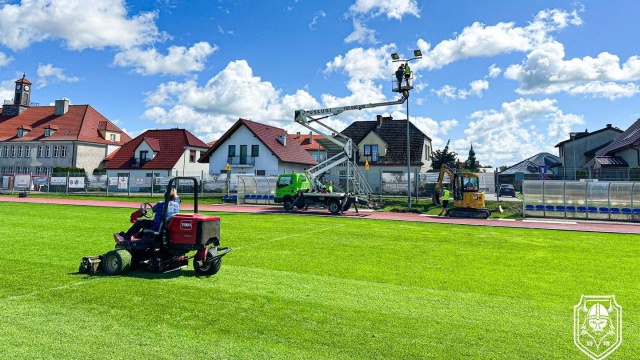 Na Stadionie Miejskim trwa wymiana oświetlenia.