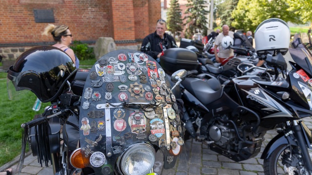 Około 120 osób weźmie udział w 16. motocyklowej pielgrzymce Od Krzyża do Krzyża. Od Bałtyku do Tatr. Uczestnicy pojadą na prawie 100 motocyklach - część z pielgrzymów stanowią małżeństwa.