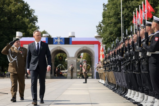 Na Placu Piłsudskiego w Warszawie odbyła się uroczystość w hołdzie żołnierzom walczącym w wolność i niepodległość Rzeczypospolitej.