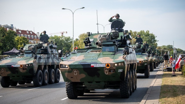 Pikniki, pokazy, parady i atrakcje dla fanów militariów. Obchody Święta Wojska Polskiego