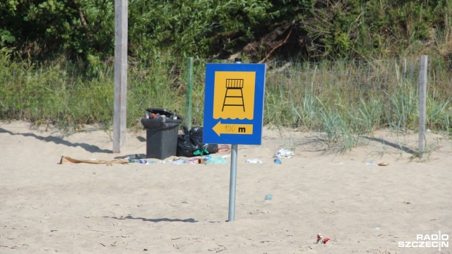 Niemal 200 wolontariuszy posprząta dziś plaże oraz nadmorskie tereny w Wisełce i Świętouściu. Start w Wisełce o 10, przy pomniku Neptuna.