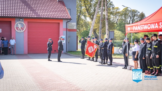 Druhowie z OSP w Świerznie mają nową remizę.