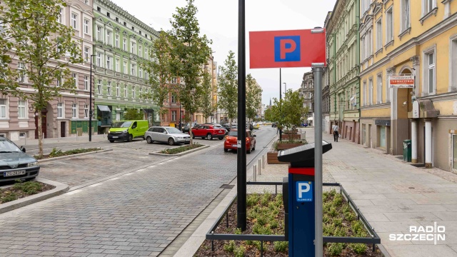 Strefa Płatnego Parkowania wraca w poniedziałek na śródmiejski odcinek al. Wojska Polskiego w Szczecinie. Obowiązuje tam podstrefa A (czerwona).