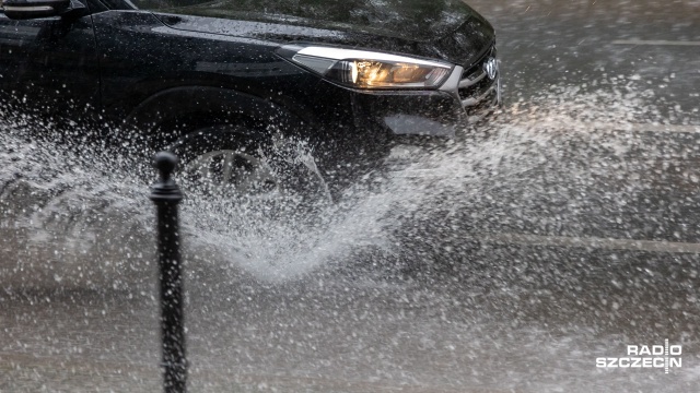 Do poniedziałku na południowym zachodzie może spaść do 400 litrów wody na metr kwadratowy - informuje Instytut Meteorologii i Gospodarki Wodnej. To podobne wartości do tych z roku 1997, kiedy na południu kraju wystąpiły wielkie powodzie.