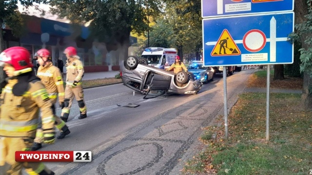 Cztery osoby poszkodowane po zderzeniu dwóch samochodów.