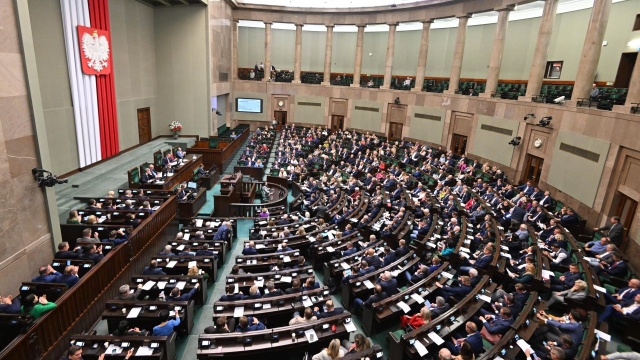 Sejm przyjął ustawę mającą na celu wsparcie przedsiębiorców zatrudniających żołnierzy Wojsk Obrony Terytorialnej lub żołnierzy Aktywnej Rezerwy.