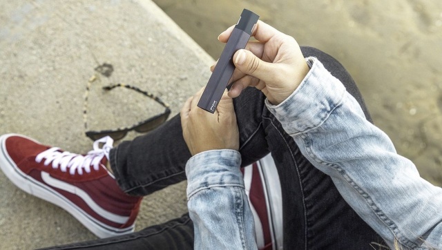 Kioski z e-papierosami trafią pod lupę szczecińskich radnych. Jeden z takich sklepików otworzył się tuż obok IV Liceum na Gumieńcach.