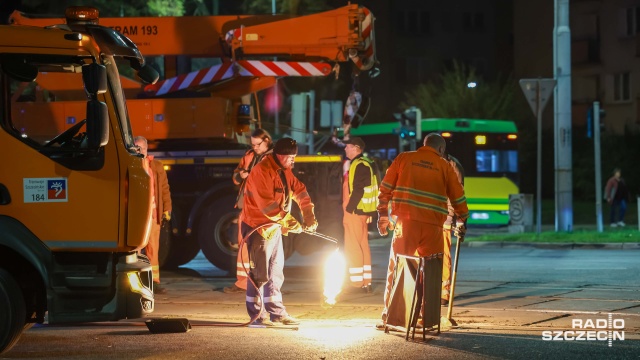 Poranne utrudnienia komunikacyjne w Szczecinie. Około godziny 6:00 tramwaj wypadł z szyn na ul. Matejki.