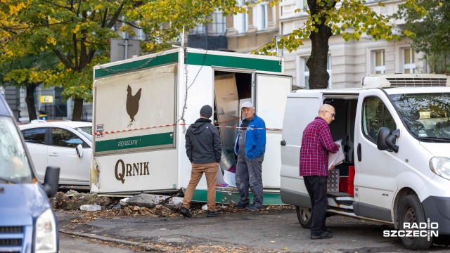 Kultowa budka z kurczakiem staranowana przez pijanego kierowcę [ZDJĘCIA]