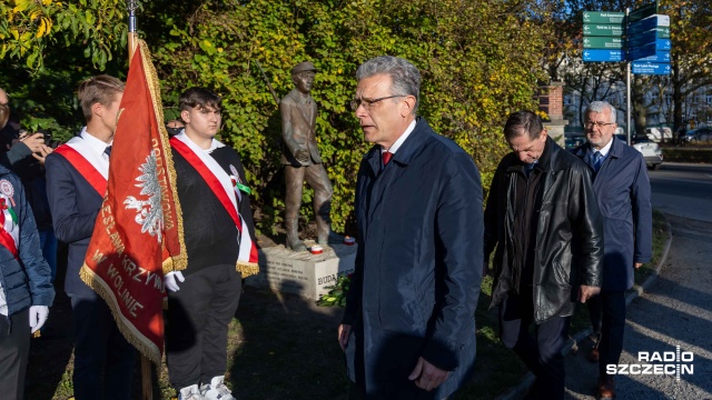 Konsul Generalny Węgier złożył kwiaty pod Pomnikiem Chłopca z Pesztu na szczecińskich Jasnych Błoniach. To z okazji 68. rocznicy Rewolucji Węgierskiej.
