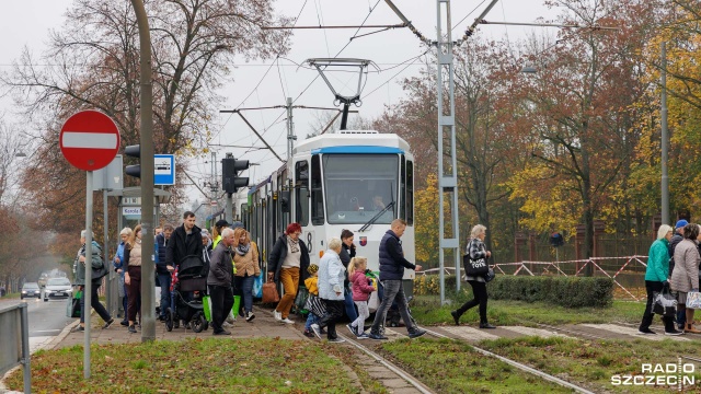 Zmiany w komunikacji miejskiej w związku z dniem Wszystkich Świętych czekają szczecinian od niedzieli.