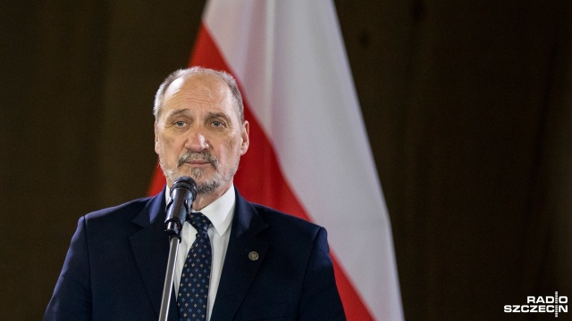 Posłowie koalicji rządzącej mają nadzieję, że Antoni Macierewicz poniesie odpowiedzialność za działania jako minister obrony.