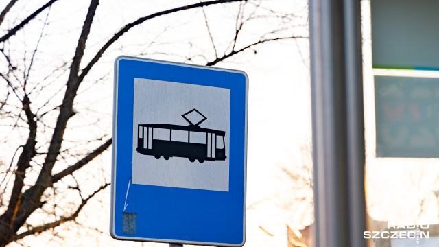 Jedną dodatkową linię tramwajową i siedem dodatkowych linii autobusowych uruchomi od godziny 9:00 Zarząd Dróg i Transportu Miejskiego w Szczecinie.