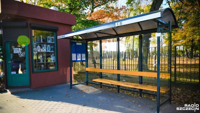 Specjalne linie autobusowe na stary i nowy cmentarz w Stargardzie, a także bezpłatny dojazd komunikacją miejską do obu nekropolii w dniu Wszystkich Świętych.