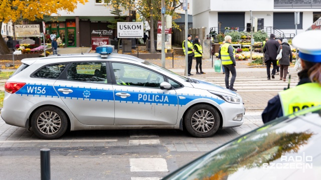 Policja apeluje o bezpieczeństwo na drogach. 1 listopada panuje zwiększony ruch wokół cmentarzy i na głównych trasach w kraju.