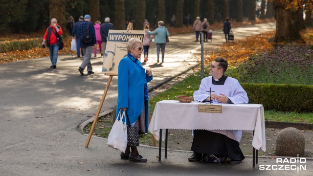 W Kościele Katolickim codziennie odbywają się tzw. Wypominki. Od 1 do 3 listopada klerycy z Arcybiskupiego Wyższego Seminarium Duchownego w Szczecinie będą zbierali kartki z imionami naszych zmarłych na Cmentarzu Centralnym.