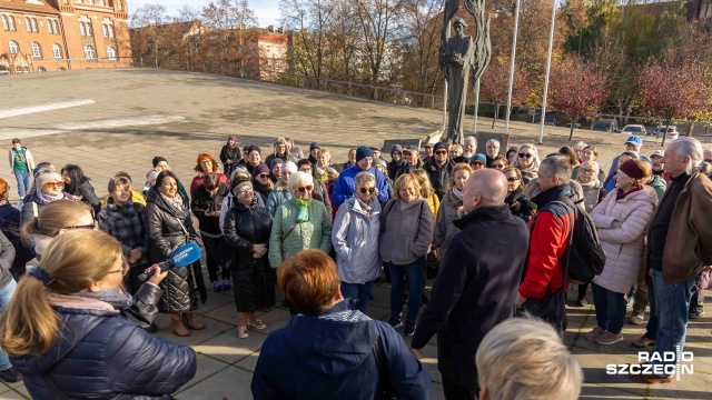 Kilkadziesiąt osób zebrało się na szczecińskim pl. Solidarności, by przejść śladami św. Ottona z Bambergu. To XI wieczny misjonarz, któremu Bolesław Krzywousty powierzył misję chrystianizacji Pomorza Zachodniego.