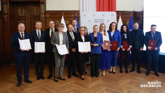 Nauczyciele - pasjonaci docenieni. Dziesięcioro nauczycieli z regionu otrzymało ministerialne nagrody.