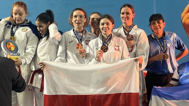 Zawodniczki klubu Bushikan Szczecin Natalia Bombolewska i Weronika Kapler zdobyły 5 brązowych medali w Mistrzostwach Świata w Karate IKU rozegranych w Buenos Aires.