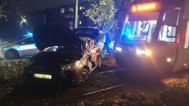 Wypadek nieopodal Cmentarza Centralnego w Szczecinie - jedna osoba poszkodowana.